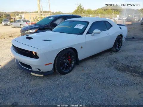 2C3CDZFJ0NH253798 — 2022 Dodge Challenger, foto 3 de IAAI, Daños en el motor
