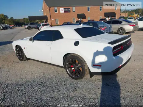 2C3CDZFJ0NH253798 — 2022 Dodge Challenger, foto 4 de IAAI, Daños en el motor