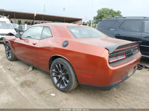 2C3CDZFJ2PH611213 — 2023 Dodge Challenger, zdjęcie 3 z IAAI, Przód