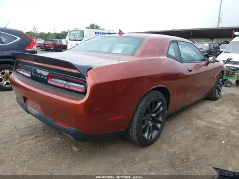 2C3CDZFJ2PH611213 — 2023 Dodge Challenger, zdjęcie 4 z IAAI, Przód