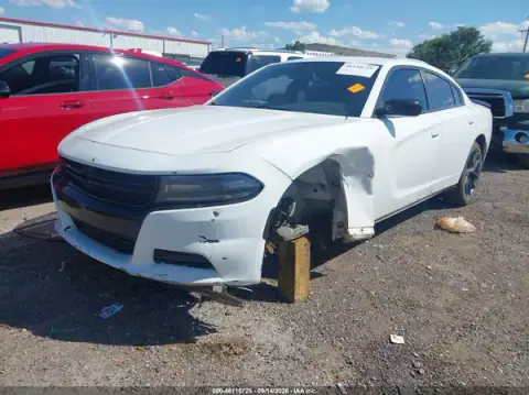 2C3CDXBG5MH679564 — 2021 Dodge Charger, foto 2 de IAAI, Parte delantera