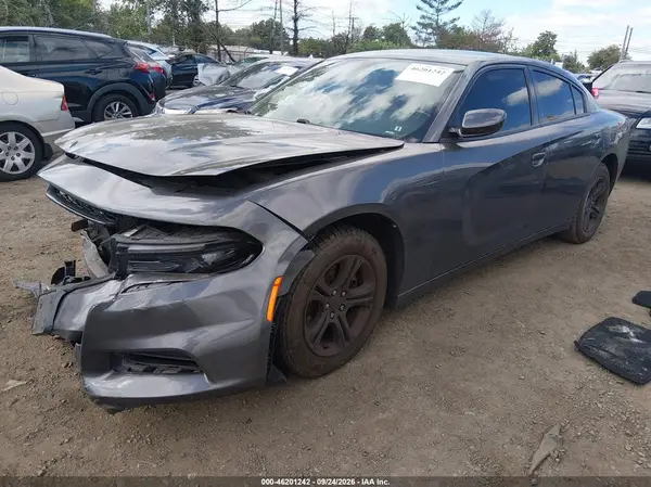 2C3CDXBG0MH624844 — 2021 Dodge Charger, foto 2 de IAAI, Parte delantera
