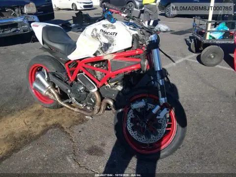 ML0MADBM8JT000785 — 2018 Ducati Monster, Лівий і правий боки, фото до ремонту