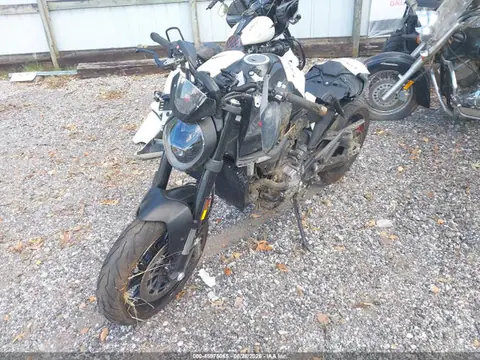 ZDMMAMDT7NB006291 — 2022 Ducati Monster, foto 2 de IAAI 27.10.2026, Parte delantera y trasera