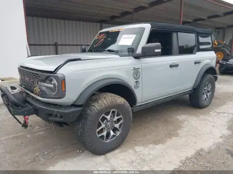 1FMEE5DP5MLB00946 — 2021 Ford Bronco, ფოტო 2, IAAI, დატბორვა