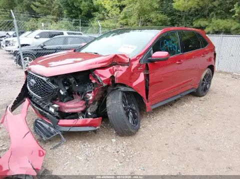 2FMPK4J92RBA75934 — 2024 Ford EDGE, foto 2 de IAAI, Parte delantera y trasera