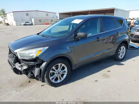 1FMCU0GD1HUE96761 — 2017 Ford Escape SE, zdjęcie 2 z IAAI 26.10.2026, Przód