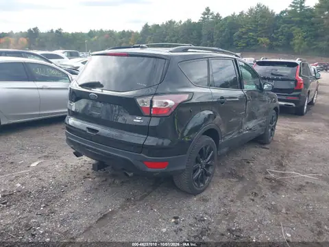 1FMCU9GD5HUD90320 — 2017 Ford Escape SE, photo 4 from IAAI 23.10.2026, Right side