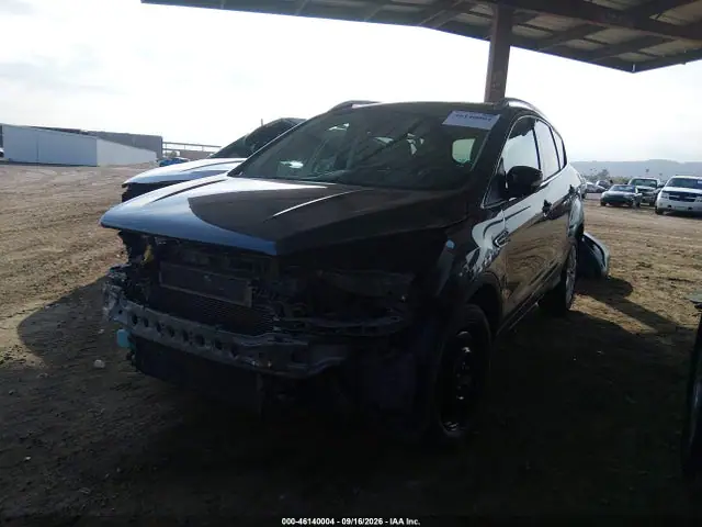 1FMCU0JD7HUE23967 — 2017 Ford Escape Titanium, zdjęcie 2 z IAAI 29.09.2026, Przód