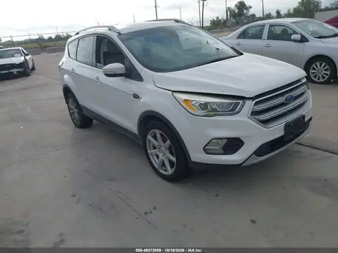 1FMCU0JD3HUE93465 — 2017 Ford Escape Titanium, Desgaste normal (Normal Wear & Tear), fotos antes de reparar
