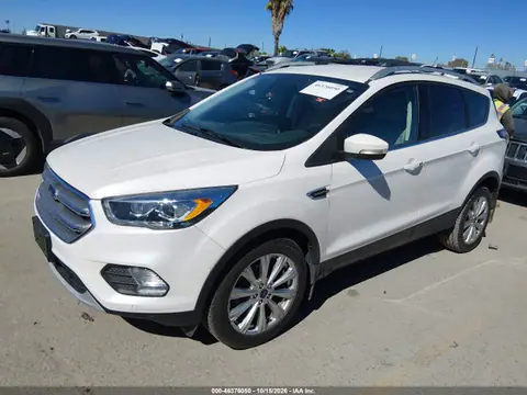 1FMCU0JD6HUD20555 — 2017 Ford Escape Titanium, photo 2 from IAAI 21.10.2026, Normal wear