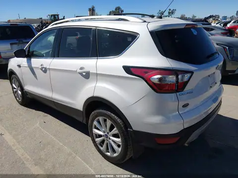 1FMCU0JD6HUD20555 — 2017 Ford Escape Titanium, photo 3 from IAAI 21.10.2026, Normal wear