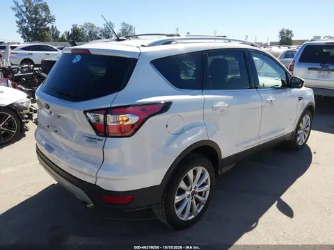 1FMCU0JD6HUD20555 — 2017 Ford Escape Titanium, photo 4 from IAAI 21.10.2026, Normal wear