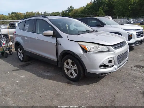 1FMCU9GX3GUC33104 Ford Escape 2016 — Front and rear damage, before-repair photo