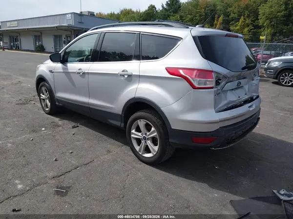 1FMCU9GX3GUC33104 — 2016 Ford Escape, photo 3 from IAAI, Front and rear