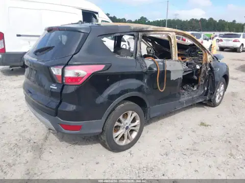 1FMCU0GD3HUE05117 — 2017 Ford Escape, фото 4 с аукциона IAAI, полный пожар