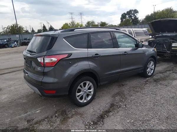 1FMCU9GD3HUD77629 — 2017 Ford Escape, фото 4 с аукциона IAAI, Естественный износ
