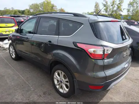 1FMCU9GD8HUD06586 — 2017 Ford Escape, фото 3 з IAAI 29.09.2026, Передня частина