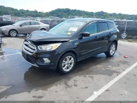 1FMCU9GD1HUE47435 — 2017 Ford Escape, foto 2 de IAAI, Delantera derecha