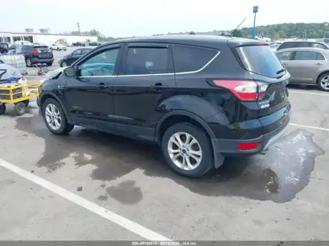 1FMCU9GD1HUE47435 — 2017 Ford Escape, foto 3 de IAAI, Delantera derecha