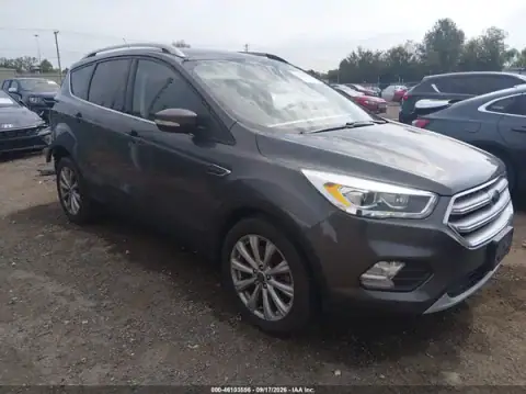 1FMCU9J99HUE92272 — 2017 Ford Escape, ЗАДНЯЯ ЧАСТЬ (Rear), фото до ремонта