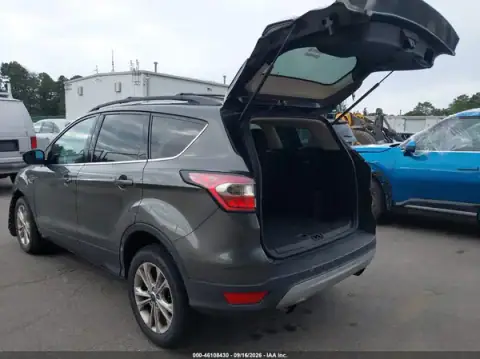 1FMCU9GD2HUD03084 — 2017 Ford Escape, ფოტო 3, IAAI 22.09.2026, წინა ნაწილი