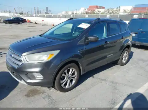 1FMCU0GDXHUD11915 — 2017 Ford Escape, ფოტო 2, IAAI 23.09.2026, ბუნებრივი ცვეთა