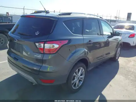 1FMCU0GDXHUD11915 — 2017 Ford Escape, ფოტო 4, IAAI 23.09.2026, ბუნებრივი ცვეთა