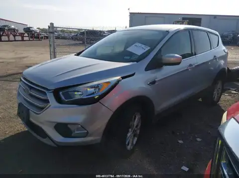 1FMCU0GD5HUE70065 — 2017 Ford Escape, фото 2 з IAAI, Передня частина