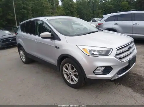 1FMCU0GD3HUD33304 — 2017 Ford Escape, Normalne zużycie (Normal Wear & Tear), zdjęć przed naprawą