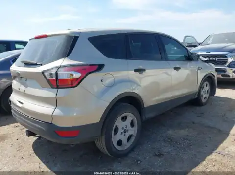 1FMCU0F74HUD56537 — 2017 Ford Escape, zdjęcie 4 z IAAI, Przód