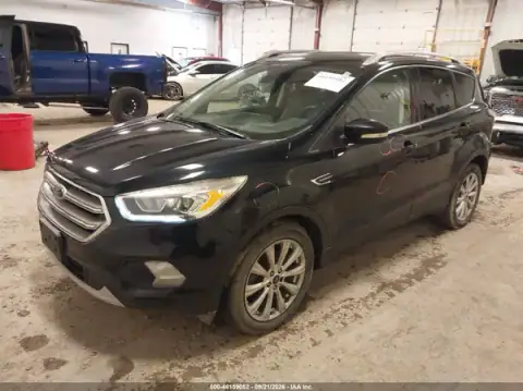 1FMCU0JD4HUD74811 — 2017 Ford Escape, фото 2 з IAAI, Лівий і правий боки