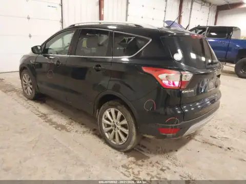 1FMCU0JD4HUD74811 — 2017 Ford Escape, фото 3 з IAAI, Лівий і правий боки
