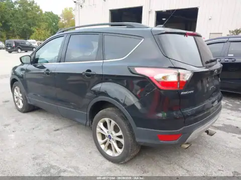 1FMCU9GD4HUB33858 — 2017 Ford Escape, photo 3 from IAAI 21.10.2026, Normal wear