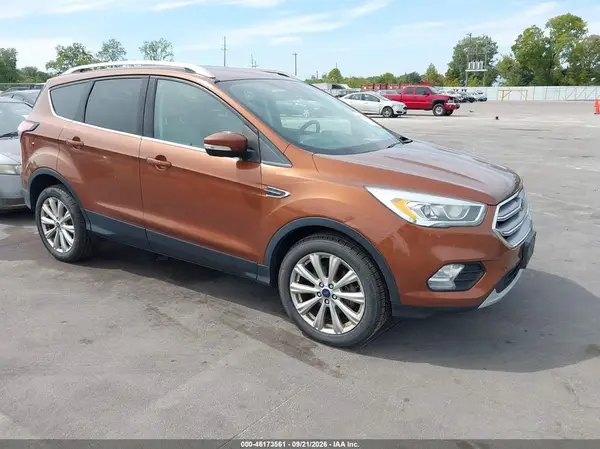 1FMCU0JD5HUB78747 Ford Escape 2017 — uszkodzenie Normalne zużycie, zdjęcie przed naprawą