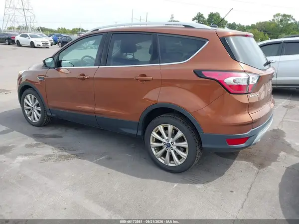 1FMCU0JD5HUB78747 — 2017 Ford Escape, zdjęcie 3 z IAAI 12.10.2026, Normalne zużycie