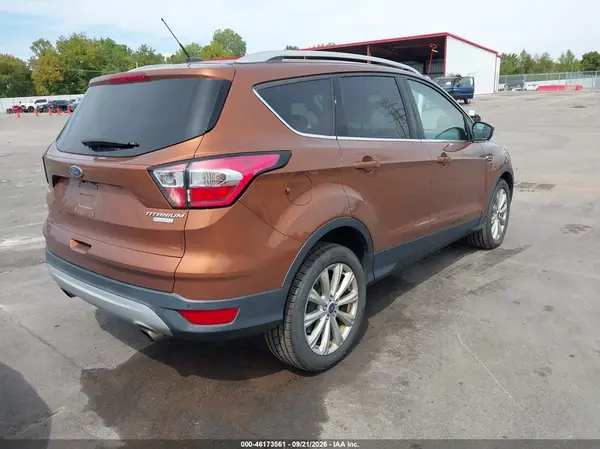 1FMCU0JD5HUB78747 — 2017 Ford Escape, zdjęcie 4 z IAAI 12.10.2026, Normalne zużycie