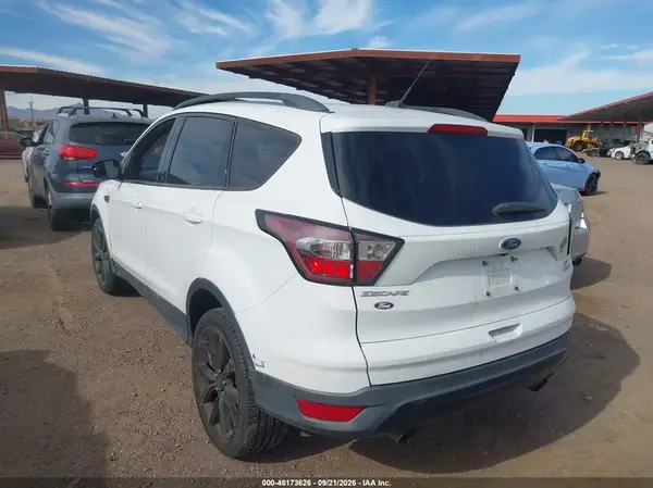 1FMCU0GD7HUE92732 — 2017 Ford Escape, фото 3 с аукциона IAAI 13.10.2026, Естественный износ