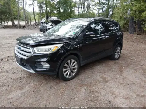1FMCU9JD6HUC85567 — 2017 Ford Escape, photo 2 from IAAI 04.10.2026, Normal wear