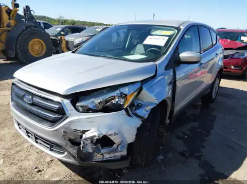 1FMCU0GD1HUB88070 — 2017 Ford Escape, zdjęcie 2 z IAAI, Lewy przód