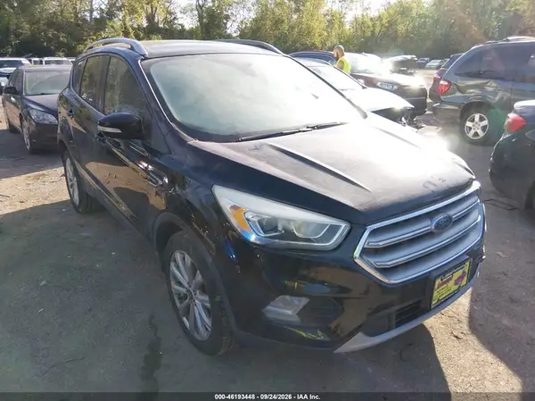 1FMCU0JD2HUD16504 Ford Escape 2017 — uszkodzenie Lewy przód, zdjęcie przed naprawą