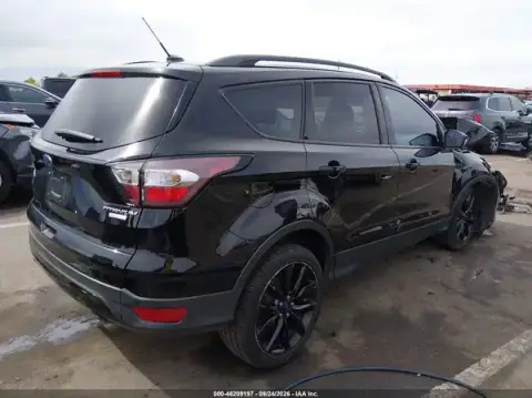 1FMCU0JDXHUD20445 — 2017 Ford Escape, фото 4 з IAAI, Передня частина зліва