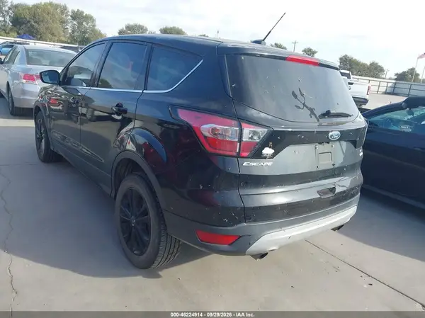 1FMCU0GD0HUC65446 — 2017 Ford Escape, photo 3 from IAAI 07.10.2026, Normal wear