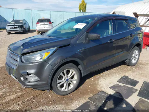 1FMCU9GD2HUB37990 — 2017 Ford Escape, ფოტო 2, IAAI, წინა ნაწილი
