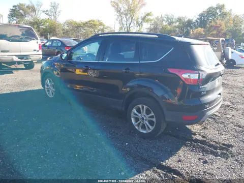 1FMCU0GD9HUD58367 — 2017 Ford Escape, zdjęcie 4 z IAAI 26.10.2026, Normalne zużycie