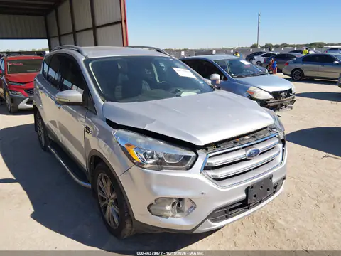 1FMCU0J98HUE94414 — 2017 Ford Escape, фото 2 с аукциона IAAI, ПЕРЕДНЯЯ ЧАСТЬ