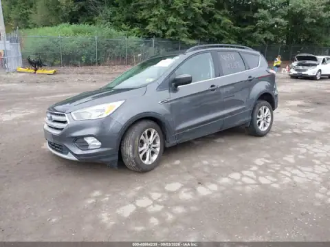 1FMCU9GD2JUC72568 — 2018 Ford Escape, zdjęcie 2 z IAAI, Prawy bok