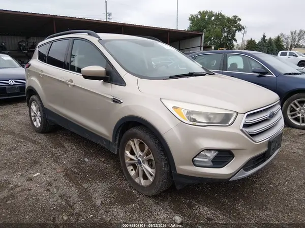1FMCU9GD6JUA08320 Ford Escape 2018 — uszkodzenie Normalne zużycie, zdjęcie przed naprawą