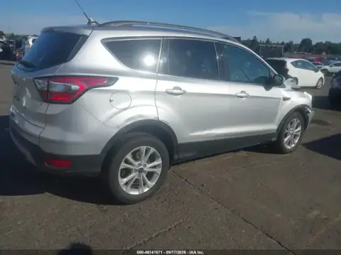 1FMCU0GD6JUB51117 — 2018 Ford Escape, фото 4 с аукциона IAAI, передняя часть справа