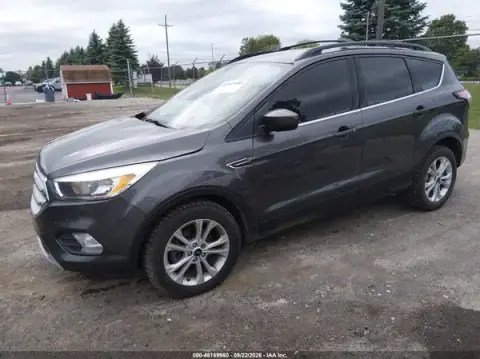 1FMCU0GD0JUC22358 — 2018 Ford Escape, zdjęcie 2 z IAAI, Przód